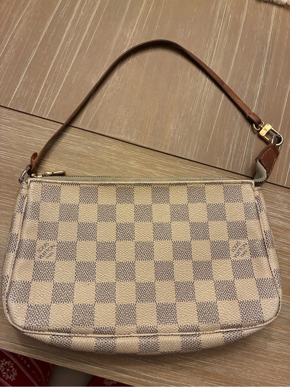 BEAUTIFUL Condition LOUIS VUITTON, DAMIER AZUR POCHETTE!! 👜👜👜👜👜👜👜👜👜